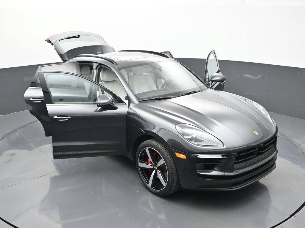 Certified 2023 Porsche Macan S AWD/4WD image 32
