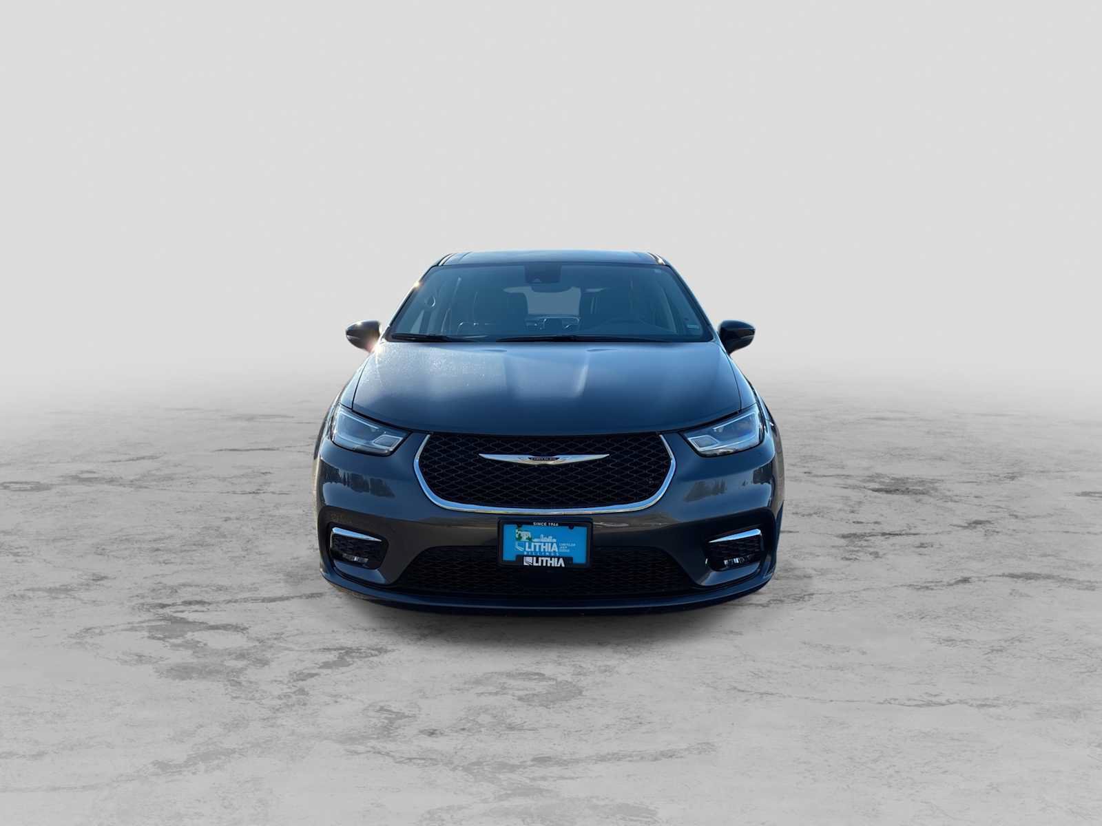 Used 2023 Chrysler Pacifica Touring-L FWD image 3