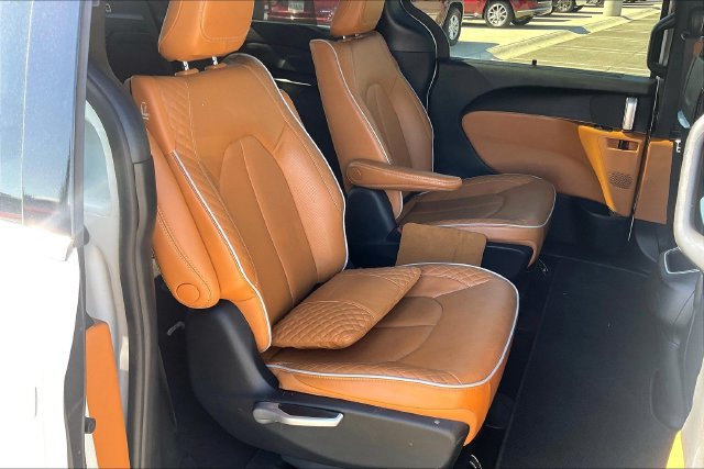 Used 2023 Chrysler Pacifica Pinnacle FWD image 26
