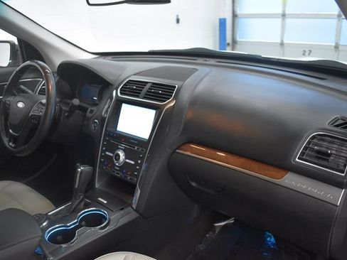 Used 2016 Ford Explorer Platinum AWD/4WD image 18