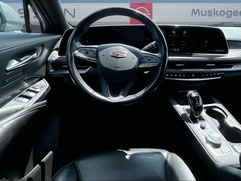 Used 2024 Cadillac XT4 Premium Luxury FWD image 8