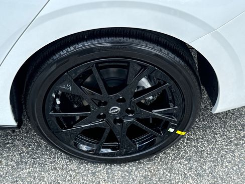 New 2025 Nissan Sentra SR w/ Midnight Edition image 19