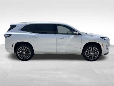 Used 2025 Buick Enclave Avenir w/ Super Cruise Package AWD/4WD image 11