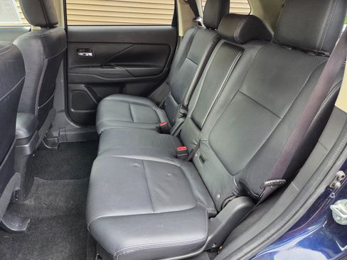 Used 2017 Mitsubishi Outlander SEL image 12