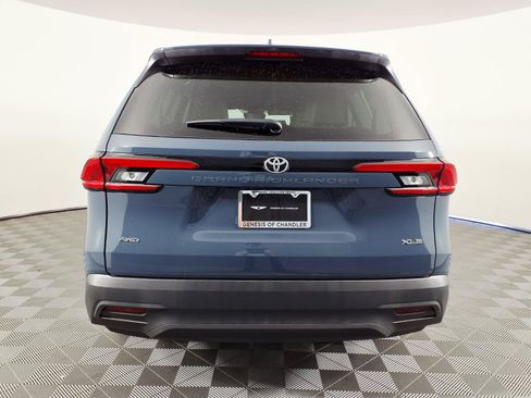 Used 2024 Toyota Grand Highlander AWD image 5
