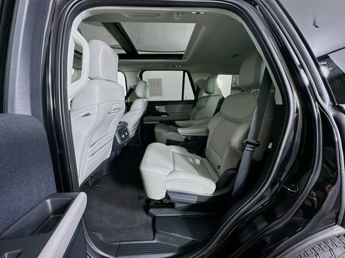 Used 2025 Ford Expedition Active AWD/4WD image 29