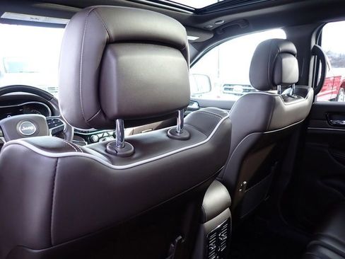 Used 2019 Jeep Grand Cherokee Overland image 17