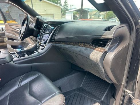 Used 2016 Cadillac Escalade Platinum AWD/4WD image 33