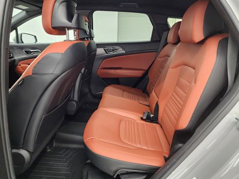 Used 2023 Kia Sportage SX image 9