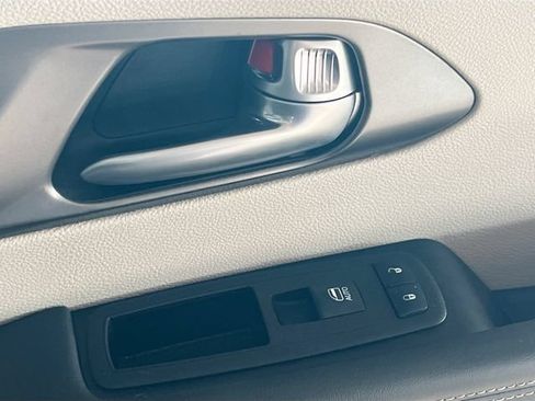 Used 2024 Chrysler Pacifica Touring-L FWD image 32
