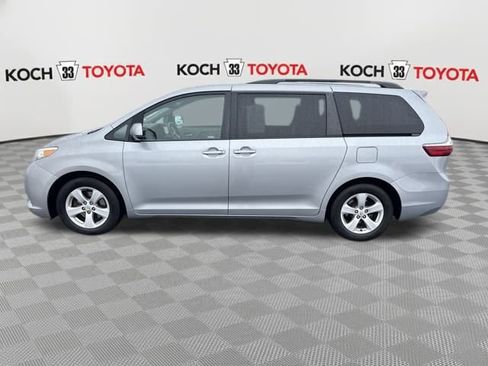 Used 2015 Toyota Sienna LE image 4