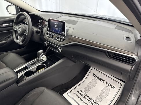 Used 2024 Nissan Altima 2.5 SV image 14
