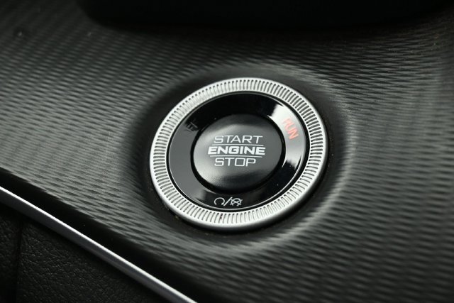 Used 2025 Jeep Grand Cherokee Altitude AWD/4WD image 22