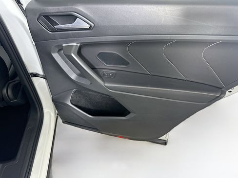 Used 2024 Volkswagen Tiguan SE image 29