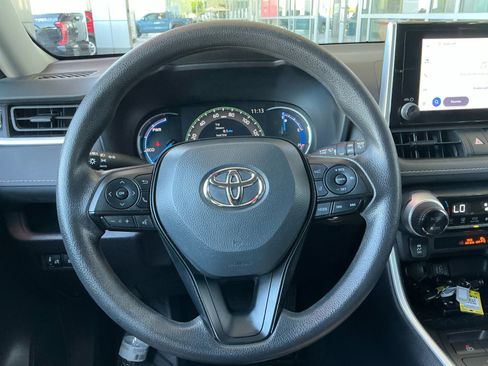 Used 2025 Toyota RAV4 XLE AWD/4WD image 9