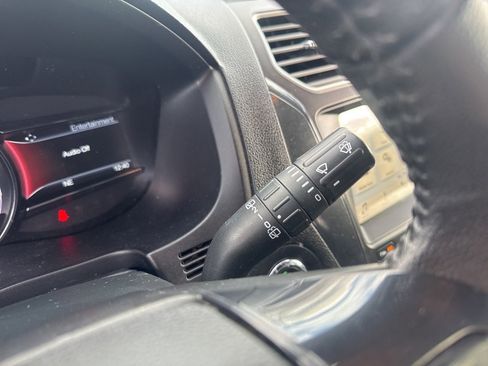 Used 2018 Ford Explorer XLT w/ Equipment Group 202A image 30