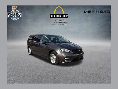 Used 2023 Chrysler Pacifica Touring-L