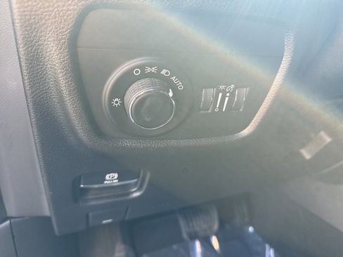 Used 2023 Jeep Grand Cherokee Altitude image 37