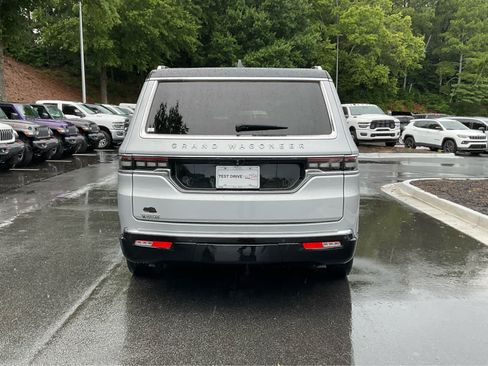 Used 2023 Jeep Grand Wagoneer 4WD w/ Flexible Seating Group image 4