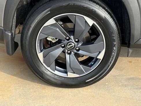 Used 2024 Nissan Rogue SV FWD image 9