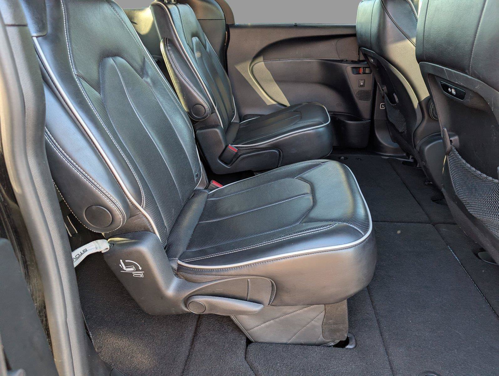 Used 2025 Chrysler Pacifica Limited FWD image 37