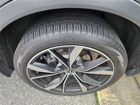 Used 2024 Volkswagen Tiguan SEL R-Line image 5