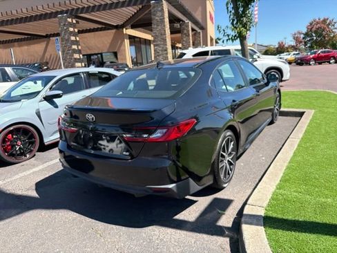 Used 2025 Toyota Camry SE FWD image 11