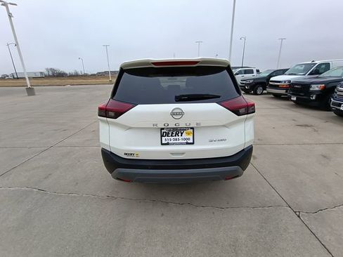 Used 2022 Nissan Rogue SV image 17