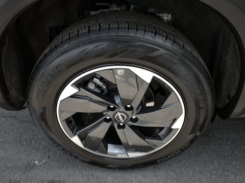 Used 2024 Nissan Rogue SV AWD/4WD image 8