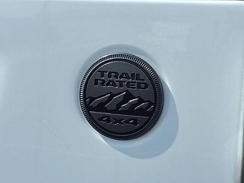 Used 2024 Jeep Gladiator Sport image 30