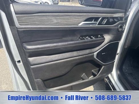 Used 2022 Jeep Wagoneer Series II AWD/4WD image 18