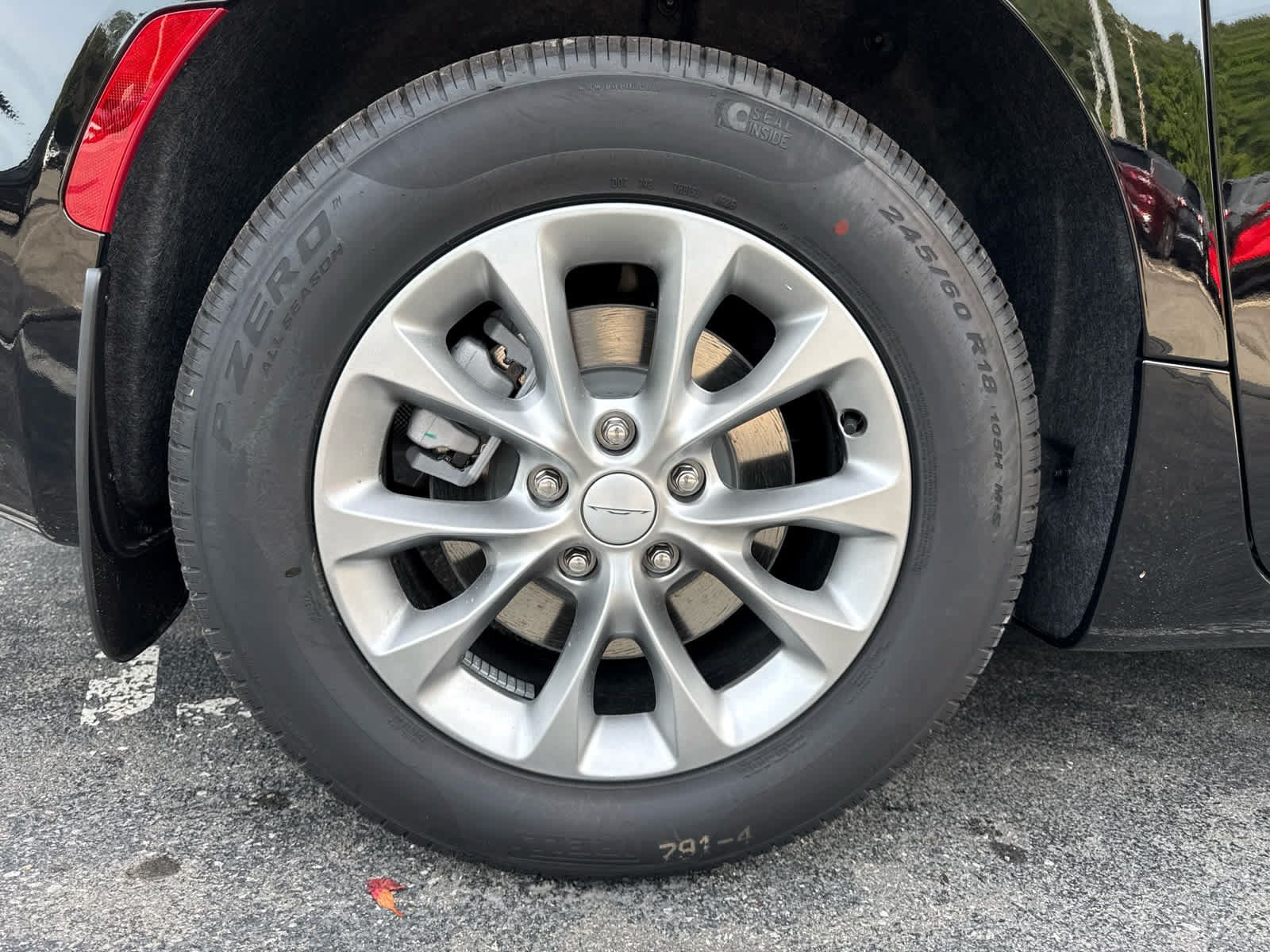 New 2027 Chrysler Pacifica Select AWD/4WD image 10