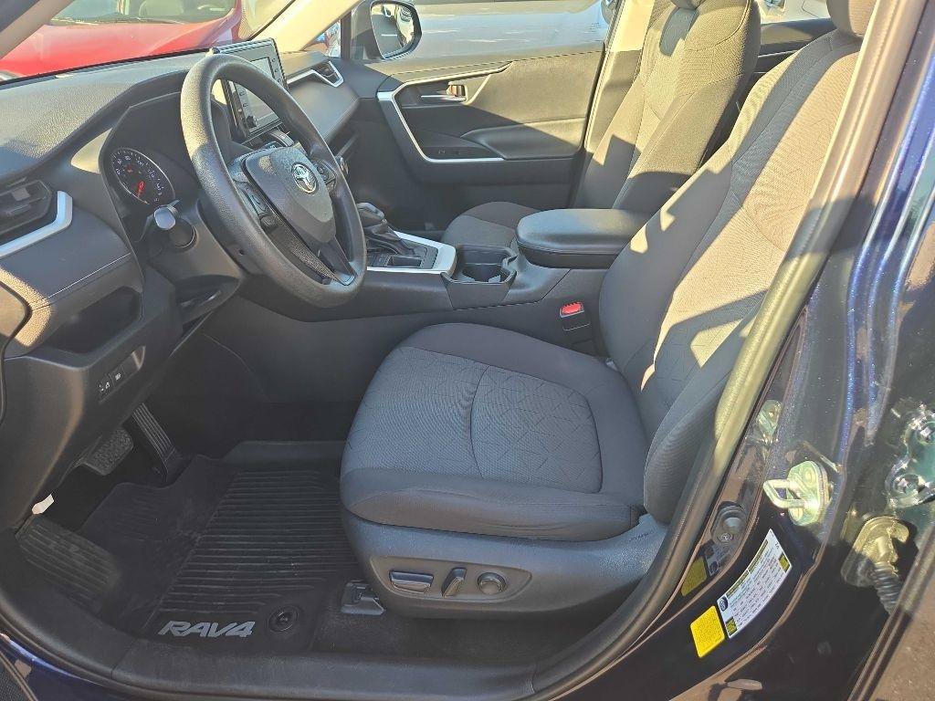 Used 2020 Toyota RAV4 XLE FWD image 11