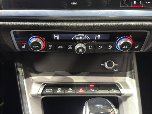 Used 2025 Audi Q3 2.0T Premium image 30