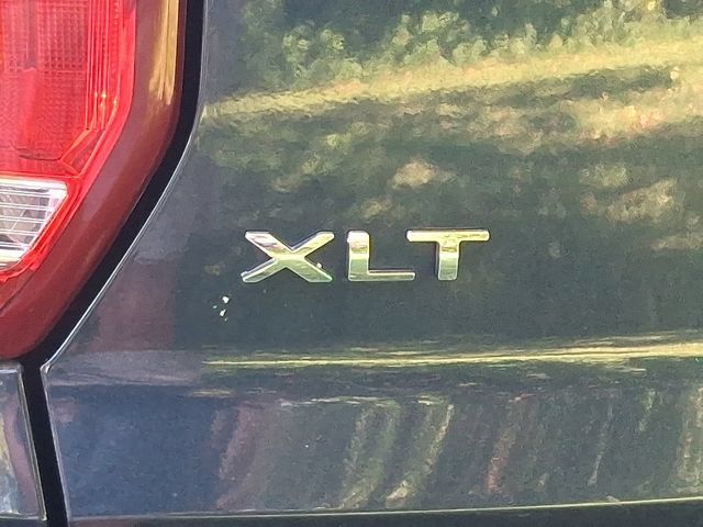 Used 2017 Ford Explorer XLT w/ Equipment Group 202A AWD/4WD image 5