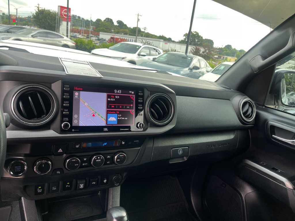 Used 2020 Toyota Tacoma TRD Sport w/ TRD Premium Sport Package AWD/4WD image 15