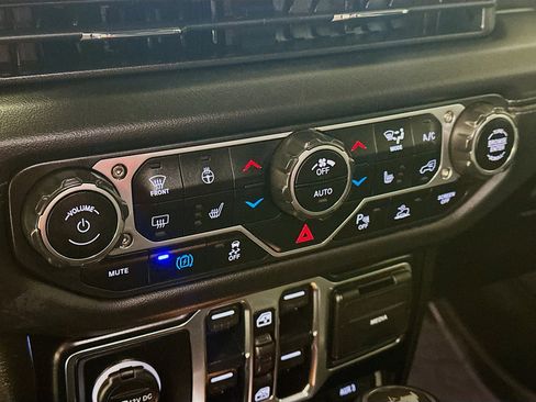 Used 2024 Jeep Wrangler High Altitude image 24