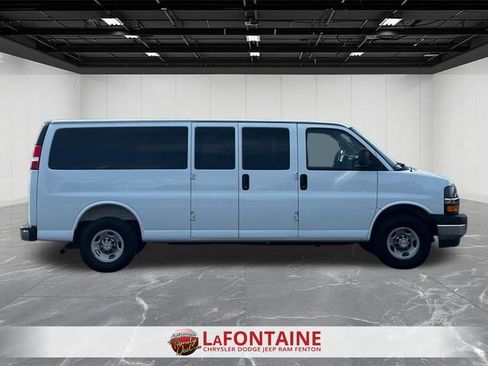 Used 2025 Chevrolet Express 3500 LT w/ LT Preferred Equipment Group RWD image 6