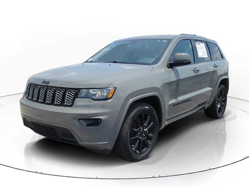 Used 2021 Jeep Grand Cherokee Laredo X RWD image 3