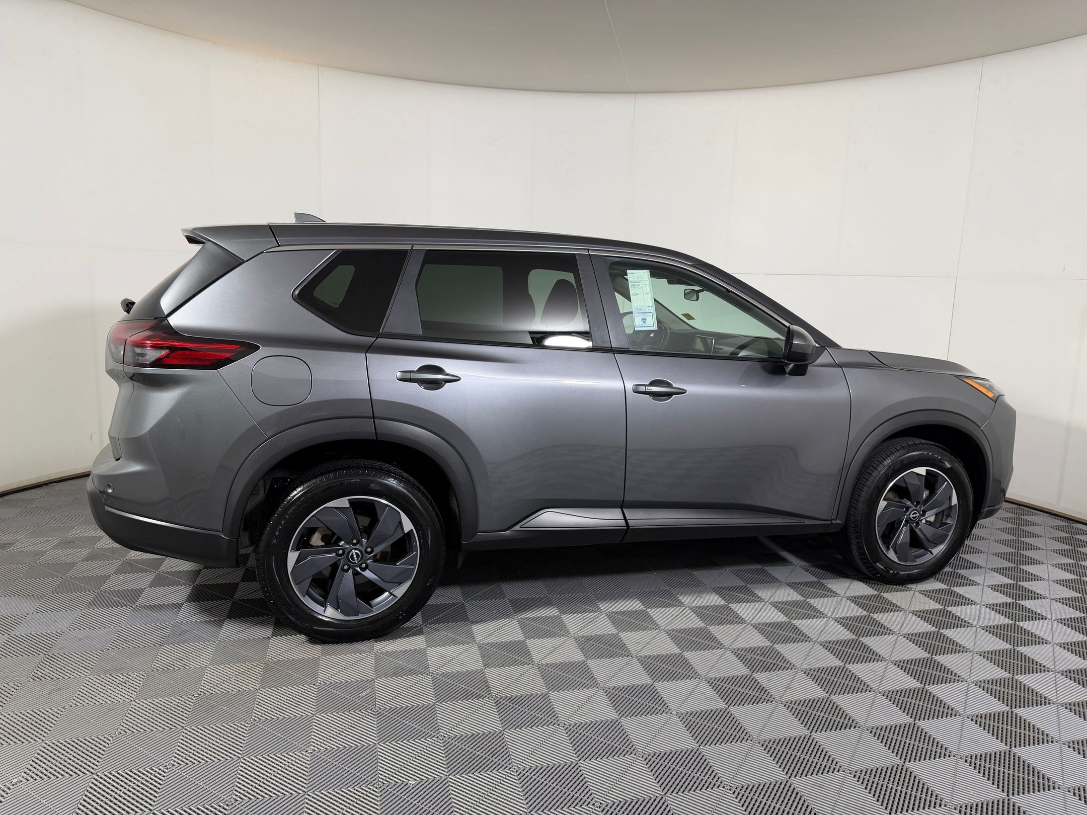 Used 2025 Nissan Rogue SV FWD image 7
