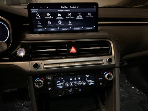 Used 2025 Genesis G70 2.5T image 18