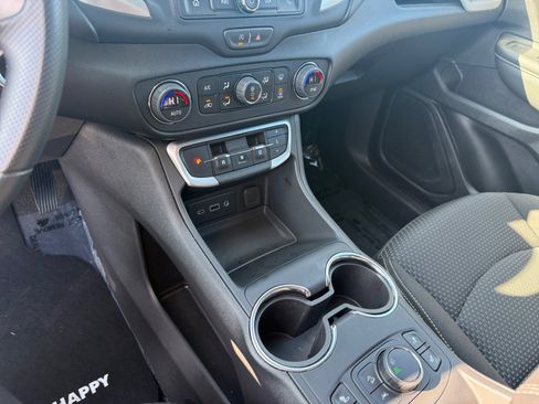 Used 2024 GMC Terrain SLE w/ Driver Convenience Package image 13