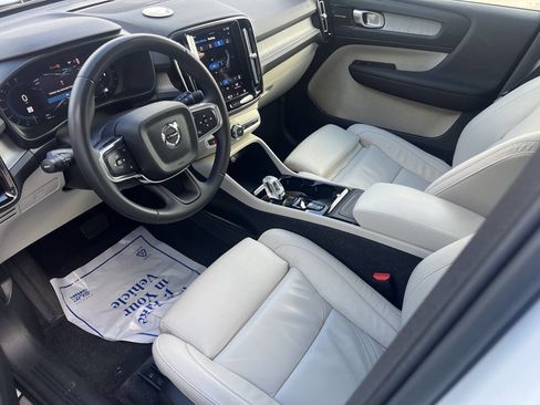 Used 2023 Volvo XC40 B4 Ultimate FWD image 23