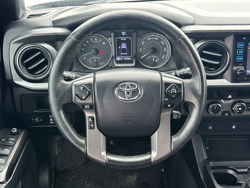 Used 2016 Toyota Tacoma TRD Off-Road w/ Towing Package image 13