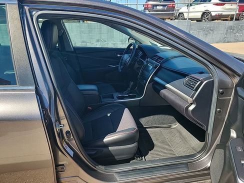 Used 2017 Toyota Camry SE image 16