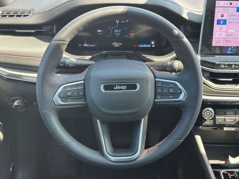Used 2025 Jeep Compass Trailhawk w/ Trailhawk Elite Group AWD/4WD image 12