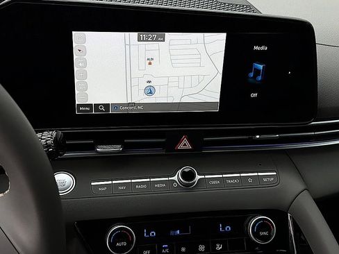 Certified 2025 Hyundai Elantra SEL FWD image 12