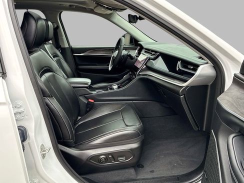 Certified 2023 Jeep Grand Cherokee 4WD 4xe w/ Luxury Tech Group II image 9