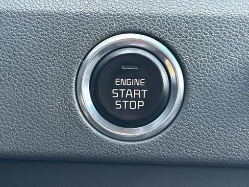 Used 2017 Kia Niro LX image 27