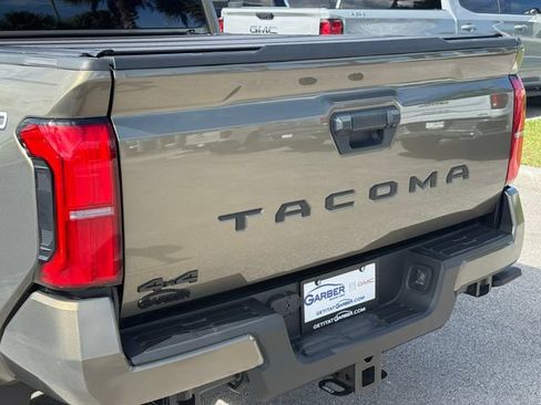 Used 2024 Toyota Tacoma TRD Sport AWD/4WD image 11
